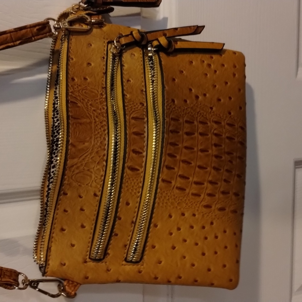 Purses - Picture 4 of 8